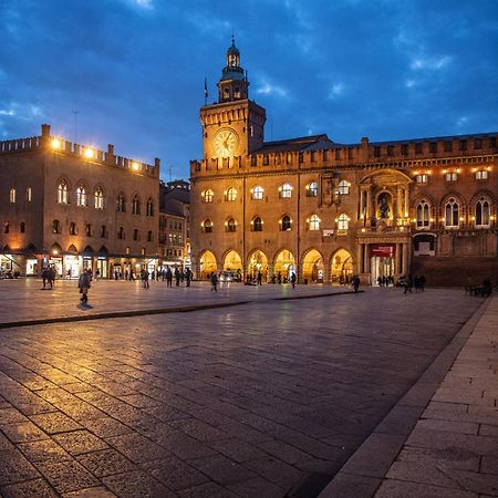 Urbanicooh Garisenda - Piazza Maggiore View Bologne Extérieur photo
