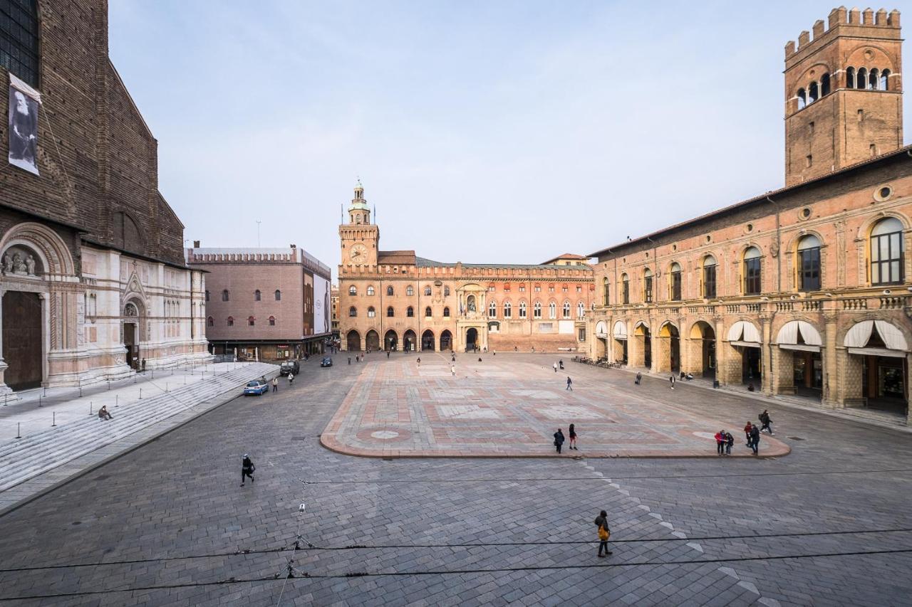 Urbanicooh Garisenda - Piazza Maggiore View Bologne Extérieur photo