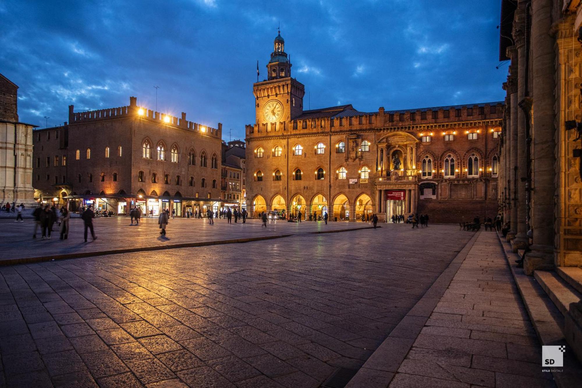 Urbanicooh Garisenda - Piazza Maggiore View Bologne Extérieur photo