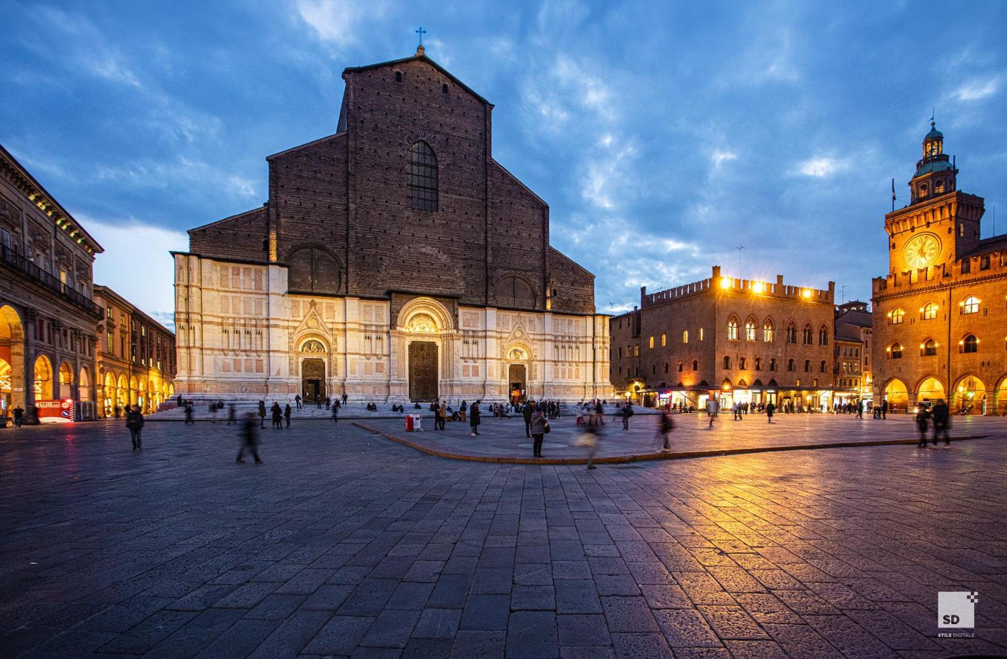 Urbanicooh Garisenda - Piazza Maggiore View Bologne Extérieur photo