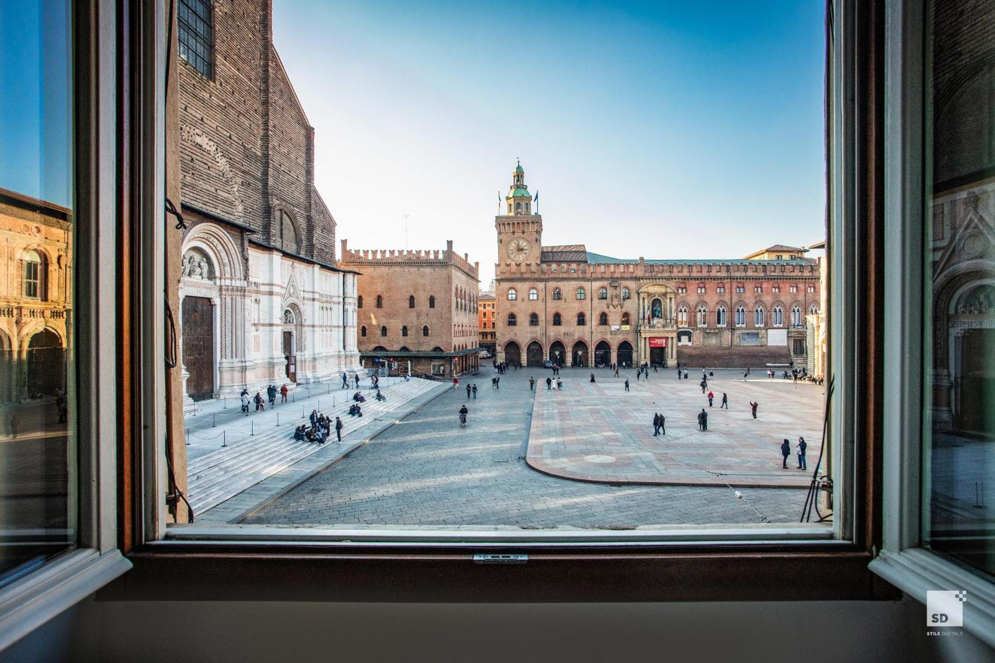 Urbanicooh Garisenda - Piazza Maggiore View Bologne Extérieur photo